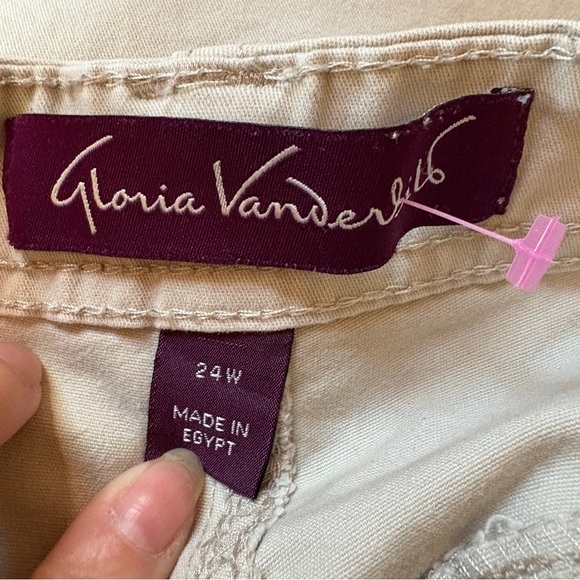 Gloria Vanderbilt Women’s Plus 24W Khaki Bermuda Shorts Button Hem Casual - Picture 4 of 4